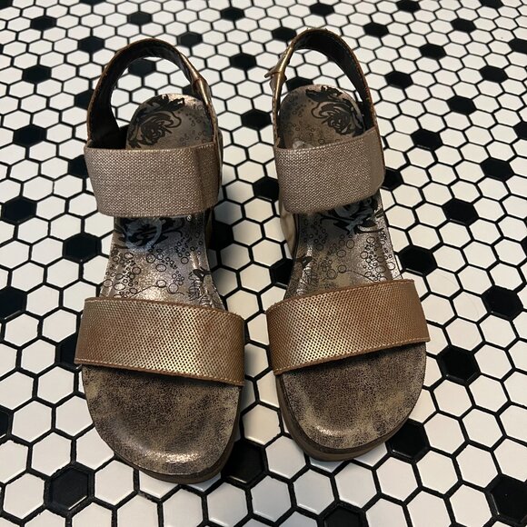 OTBT Bushnell Wedge Sandals - Gold Metallic - 7.5 - Picture 2 of 8